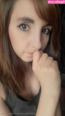 justmegan.free [ justmegan-free ] - It's Sexy Selfie Sunday with this Witching Hour Wonder Woman. Special