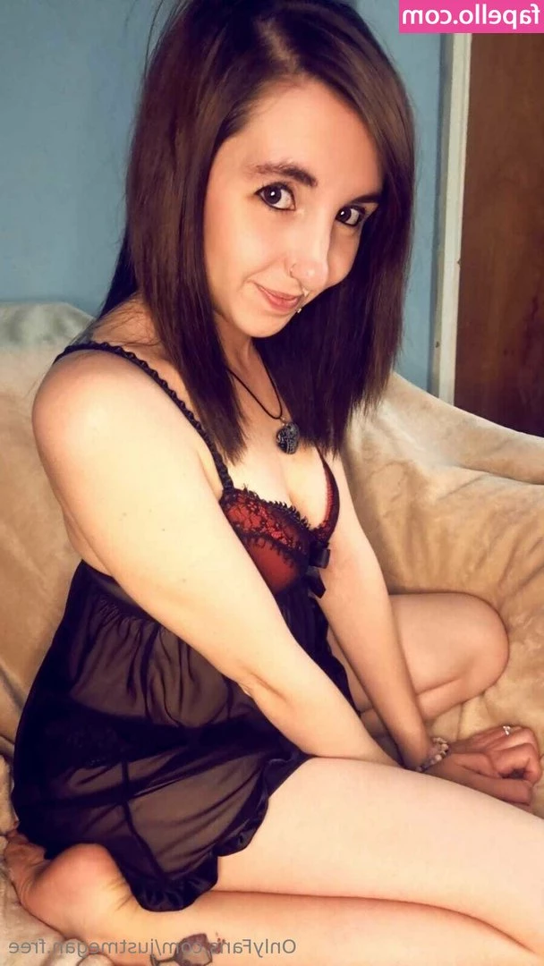 justmegan.free [ justmegan-free ] - you re fuzzy princess wants your touch
