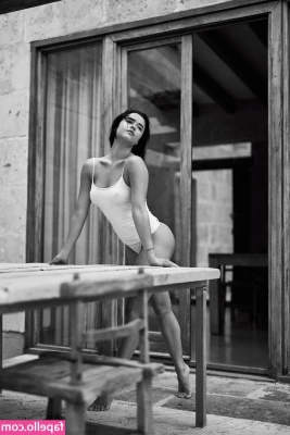 Yoana Nikolova [ yoana-nikolova ] - Showers in Cyprus 🇨🇾