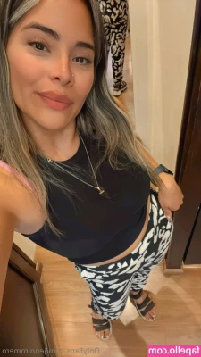 jenniromero - When words fail, a tease pose speaks volumes.
