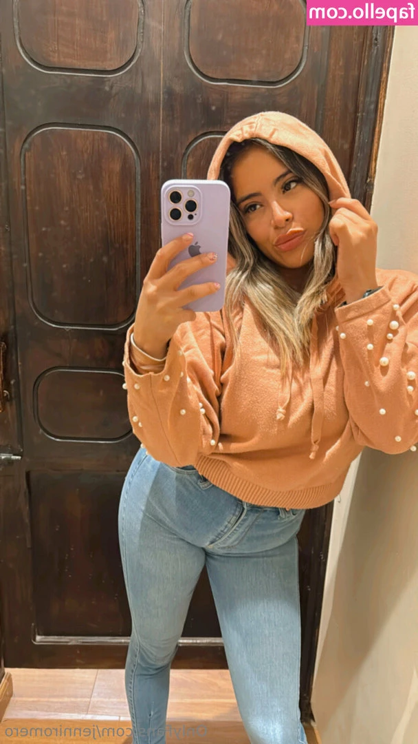 jenniromero - Join me under the mistletoe?