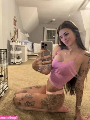 Kendeeznutz [ kendeeznutz-1 ] - How nude can one giantess be ??