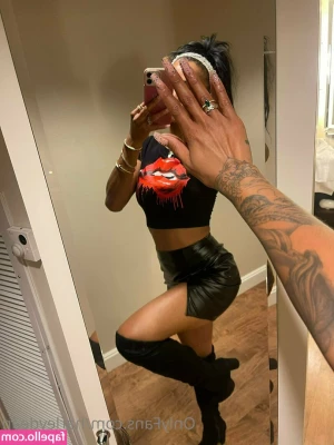 harleydean - depression is kicking my asssss but at least i m still hot