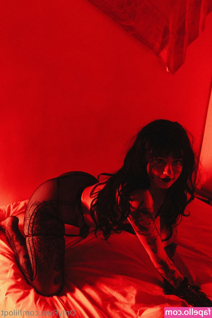 liloo2 - Up close and personal with any part of my body is a privilege. Beg to