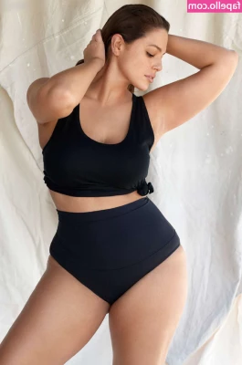 Ashley Graham [ ashley-graham ] - Do you think that pink suits me