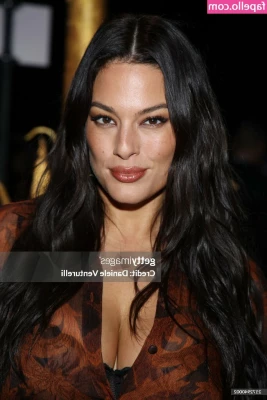 Ashley Graham [ ashley-graham ] - I still look hot in my comfy pjs 😂