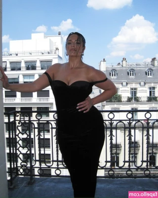 Ashley Graham [ ashley-graham ] - U get to see my pink parts today 💕🤤