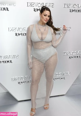 Ashley Graham [ ashley-graham ] - Screenshots of the following exclusive ASMR Ear Eating and Kissing