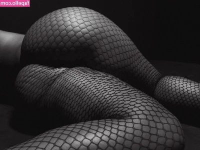 Ashley Graham [ ashley-graham ] - I love to hear your desperate moans of pain as I sit on your face and