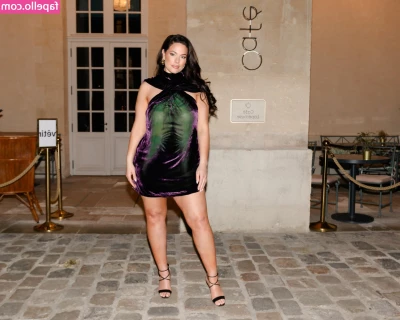 Ashley Graham [ ashley-graham ] - Dive in baby