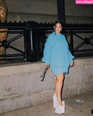 Ashley Graham [ ashley-graham ] - If you look closely I’m pinching my nips
