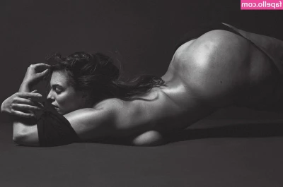 Ashley Graham [ ashley-graham ] - Tiny on the outside but so much naughtiness on the inside 😏🖤
