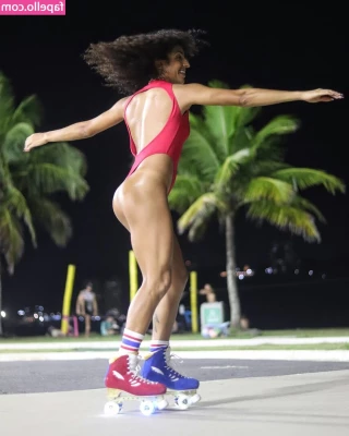 Vitoria Albanese [ vitoria-albanese ] - I would like to feel your warm hands on all the curves of my body...