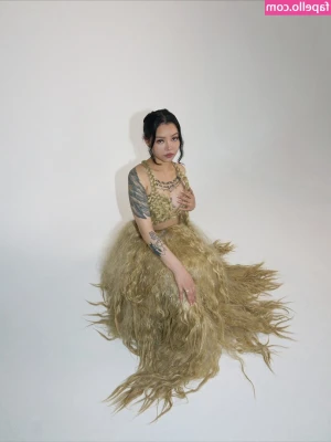 Bella Poarch [ bella-poarch-2 ] - It's #lucymuseminutenews and #nakedbuilder212