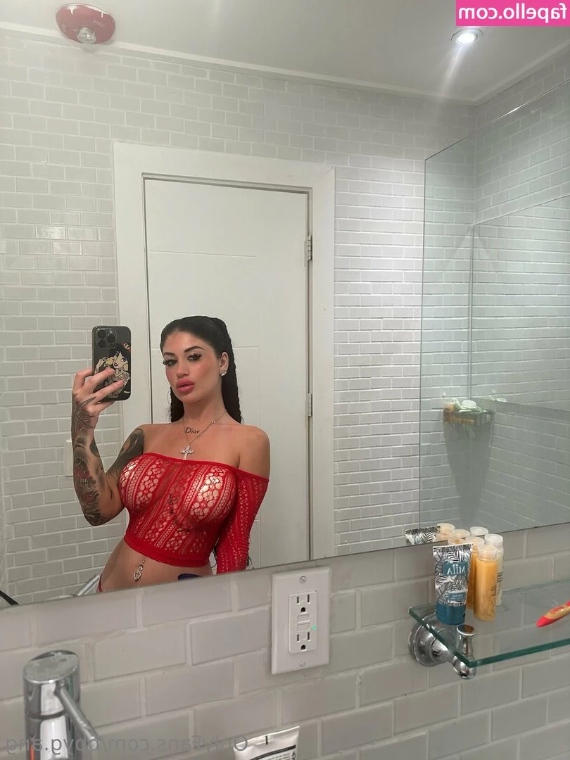 bbyg.ang [ bbyg-ang ] - I look hot in red and you'd look hot in me 💦