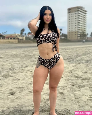 Kim Muñoz [ kim-munoz ] - Hey I m waiting for you  don t you want to help Alice warm up