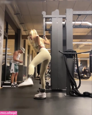 Vallixpauline - Do you like how jiggly they are? 🤤🤭