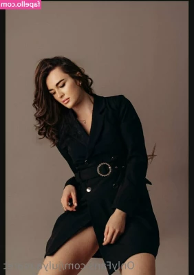 julya.maret [ julya-maret ] - New content up tonight or tomorrow  I have a cute little outfit and