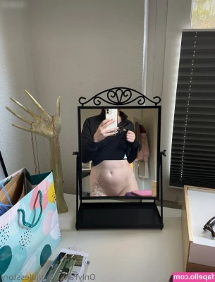 julesstory - Go to my DMs if you want me to take my hands and clothes off