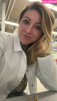 julesstory - Only my body   Distracting you with my curves