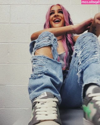 Dakota Kai [ dakota-kai ] - Today I ll be doing the custom photos that have been purchased over