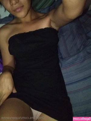 supervanne - I feel better when my boobs are not covered