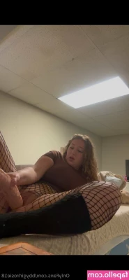 bbygirlrosie18 - Oops...I'm not wearing panties under my dress...because I like to