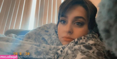 honeybunsxxfree - Using my clit sucker on my freshly shaved pussy