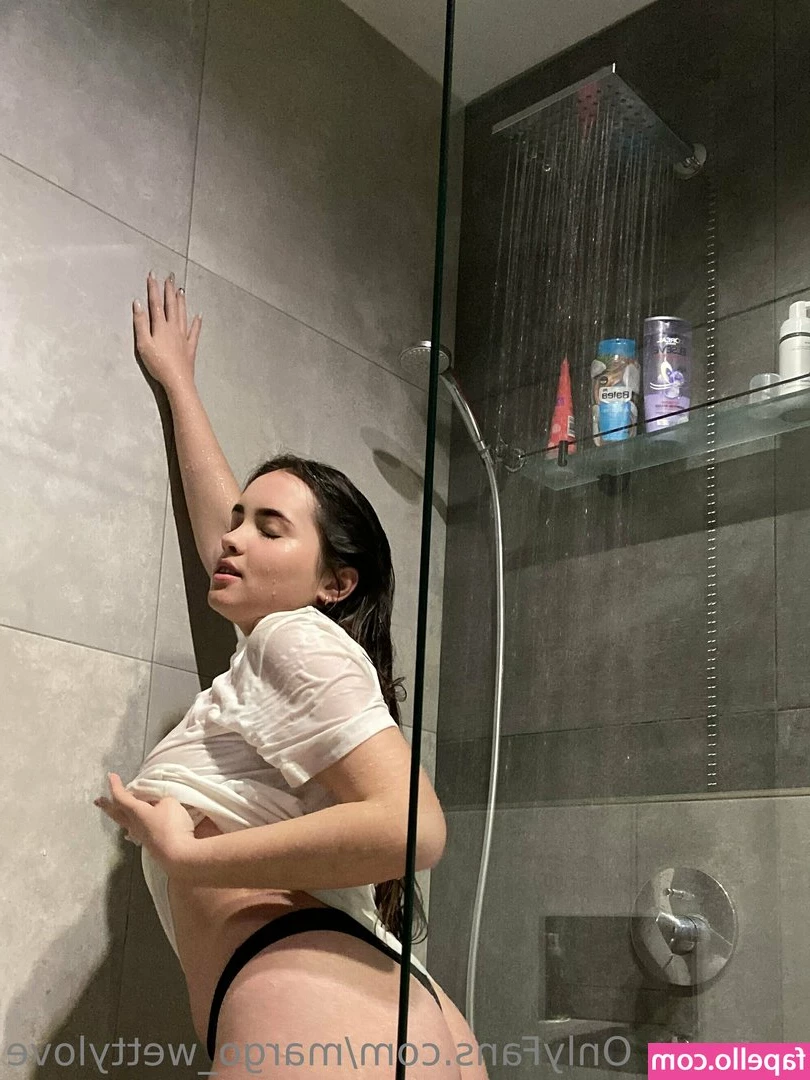 little_margo [ little-margo ] - I have a question! What's your fav part of my body ?😳