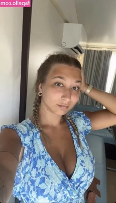 Apoline Perret [ apoline-perret ] - Front view