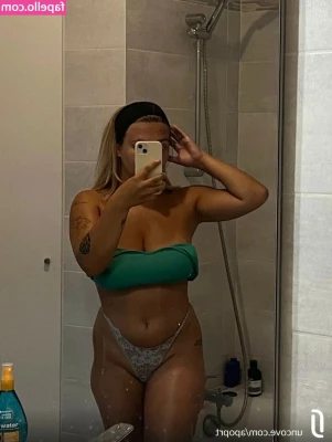 Apoline Perret [ apoline-perret ] - Fresh out the shower