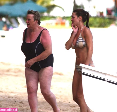 Kirsty Gallacher [ kirsty-gallacher ] - Spank me on my big thicc ass