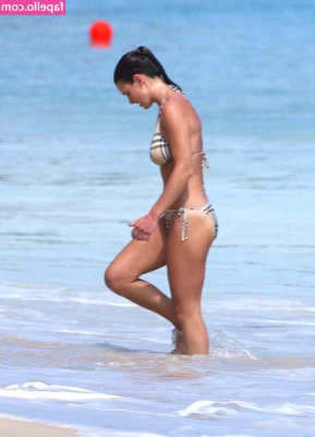 Kirsty Gallacher [ kirsty-gallacher ] - fill me up