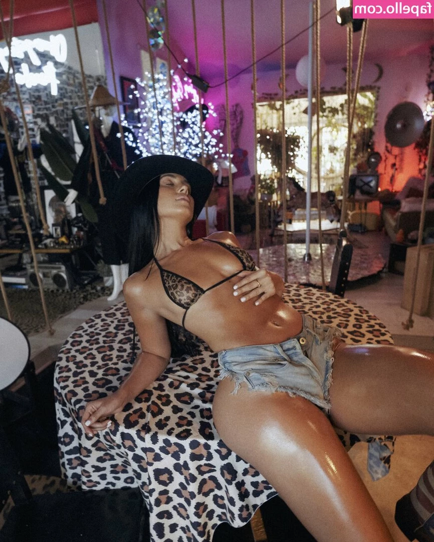 E.Rose _eroze [ e-rose-eroze ] - Listen to every detail about how that alpha stud pounded your