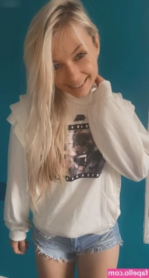 SmileyDani - Hey guys  What are you up to