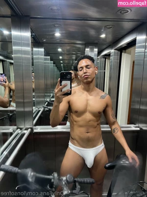 lonsofree - Happy Friday Everyone  this is me drinking coffee before the gym 4-5
