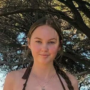 Ella B
