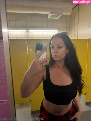 dellacarolyn - Who's up for sexting?? 😉