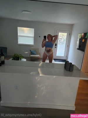 nympho_lil [ nympho-lil ] - I'm teasing your cock and gripping on your hot loaded shaft with my
