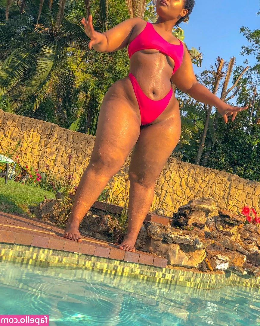 _nockwonder_ [ nockwonder ] - Is it just me or did my ass get fatter?? Hehe
