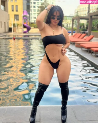 Carolina - Time to get my legs wide open and pleasure myself with my fingers  