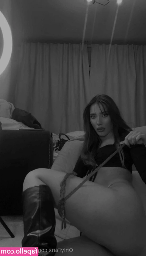 lovly_janeth [ lovly-janeth ] - Come take off my clothes so I can sit with my ass on top of you