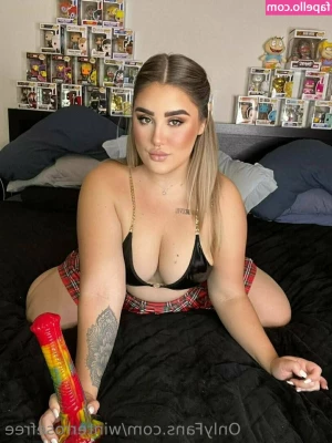 winterrosefree - JUST TURNED 18 YO @aliceboofree REAL NAUGHTY FRESHMAN🥵🥵🥵 