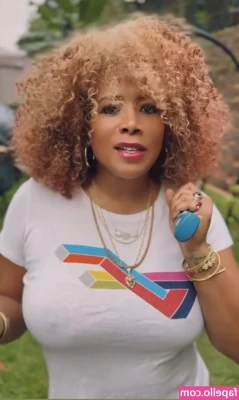Kelis - Eating her pussy makes my toes crinkle 😳😏   You can tell just