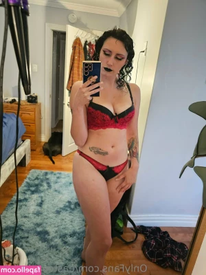 eastcoastwitch - Trying to be sexy before filming myself masturbating out on the