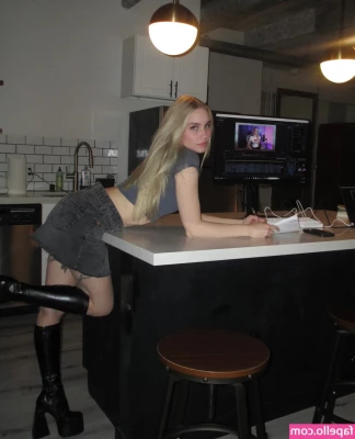 Colette Cherry [ colette-cherry ] - Black and White feet