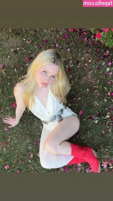 Colette Cherry [ colette-cherry ] - I don t think you re ready for what I ve just sent you in the dm s