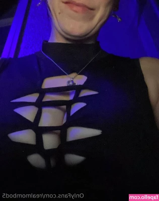 realmombod5 - Spreading my ass just so you can fuck me daddy