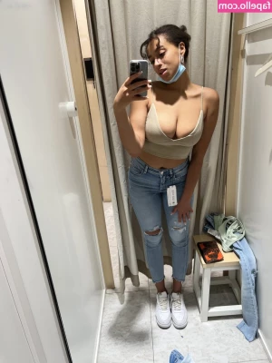 Naomi Berlin [ naomi-berlin ] - Just a girl that loves to tan