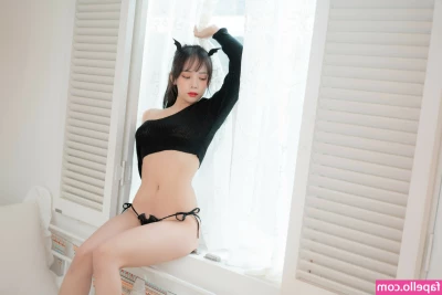 dami_amond [ dami-amond ] - Should I make a cum compilation? 🤔 💦
